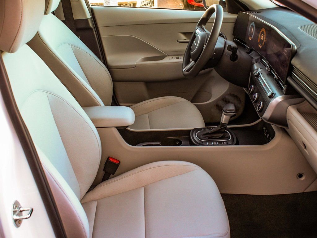 Used 2024 Hyundai Kona SE image 40