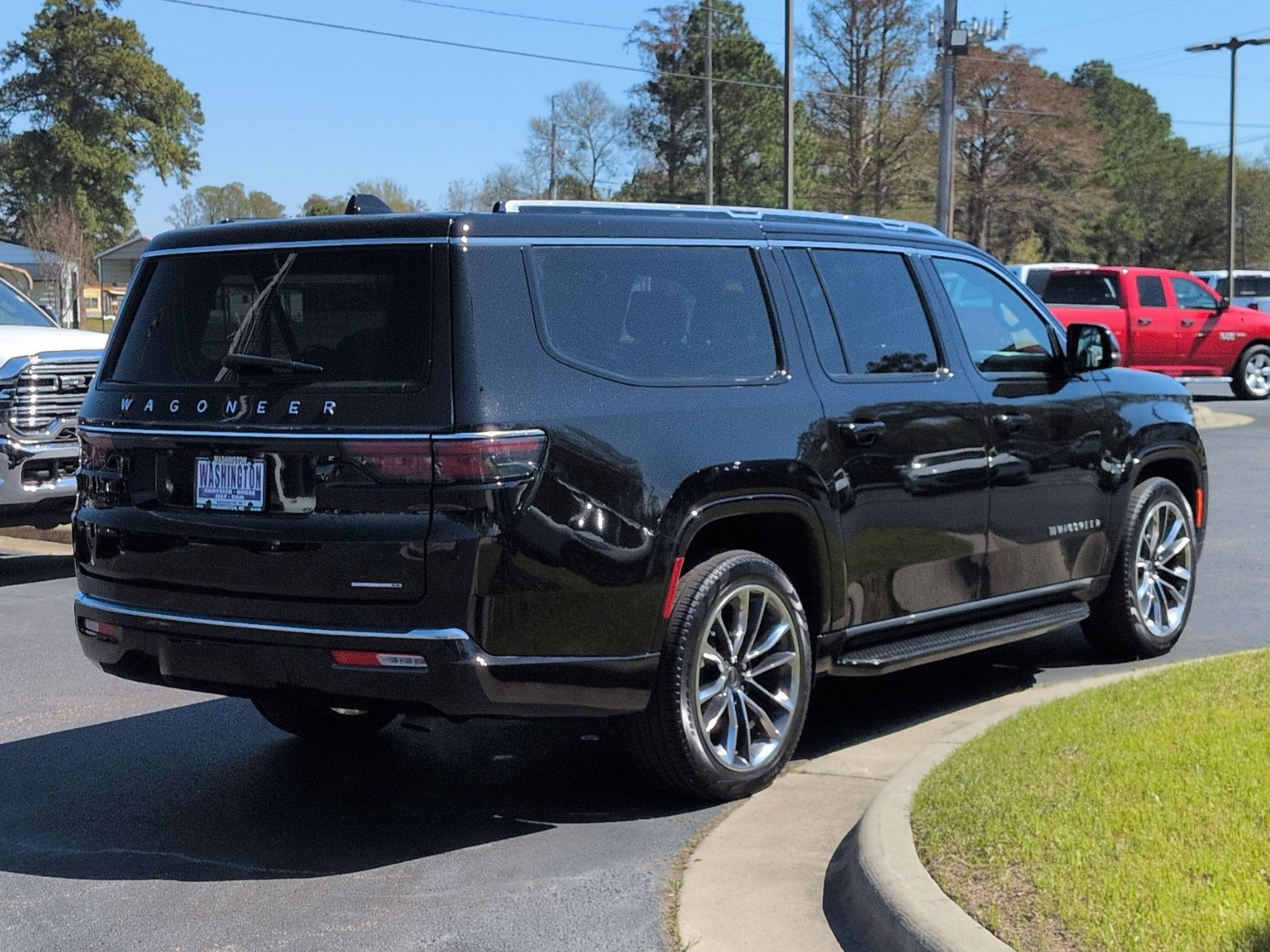 Certified 2024 Jeep Wagoneer L Series II w/ Premium Group I image 5