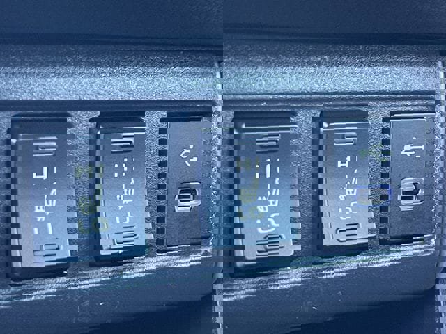 Used 2023 Toyota Corolla Cross XSE w/ Convenience Package image 19