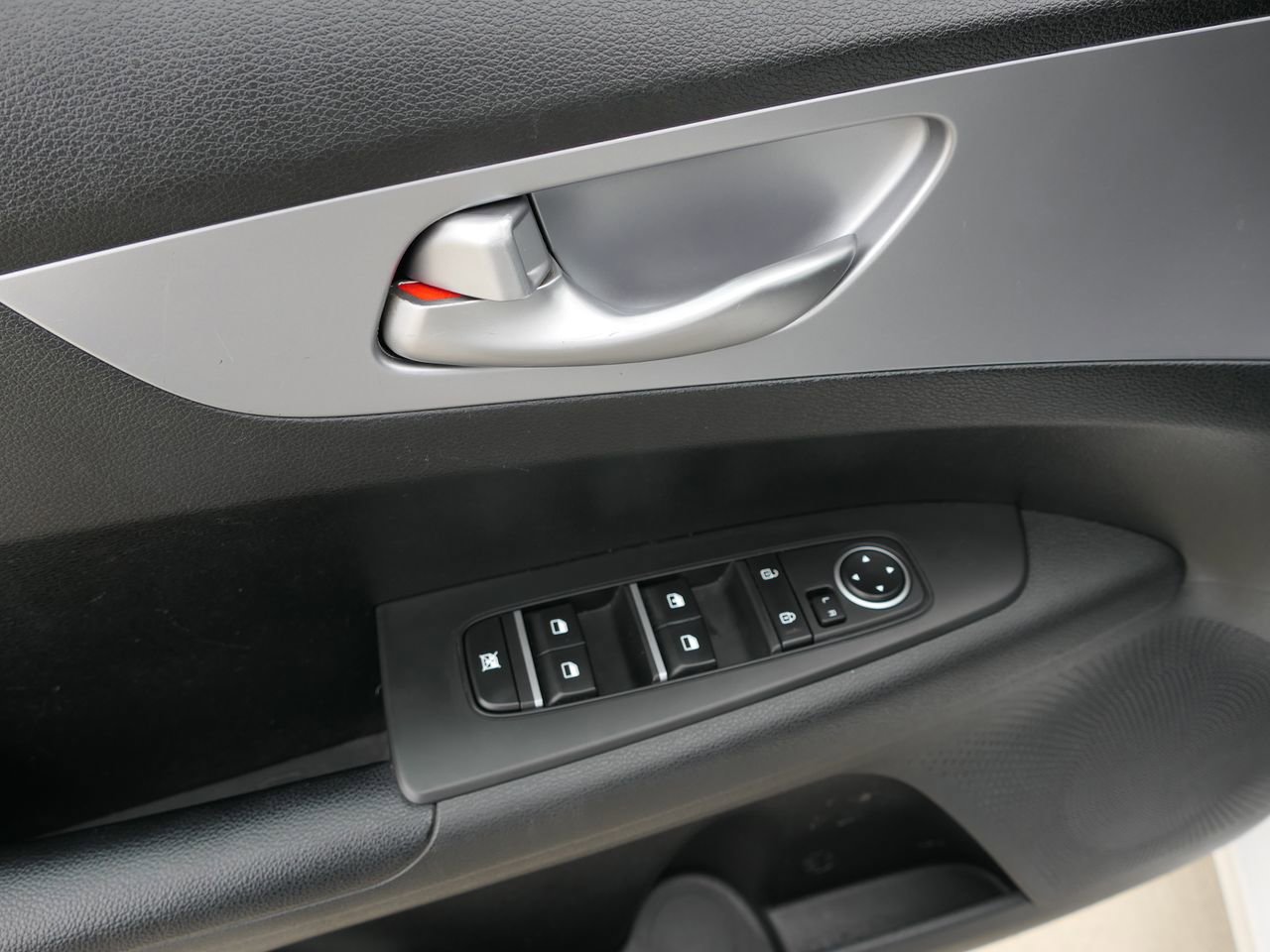 Used 2023 Kia Forte LXS image 18