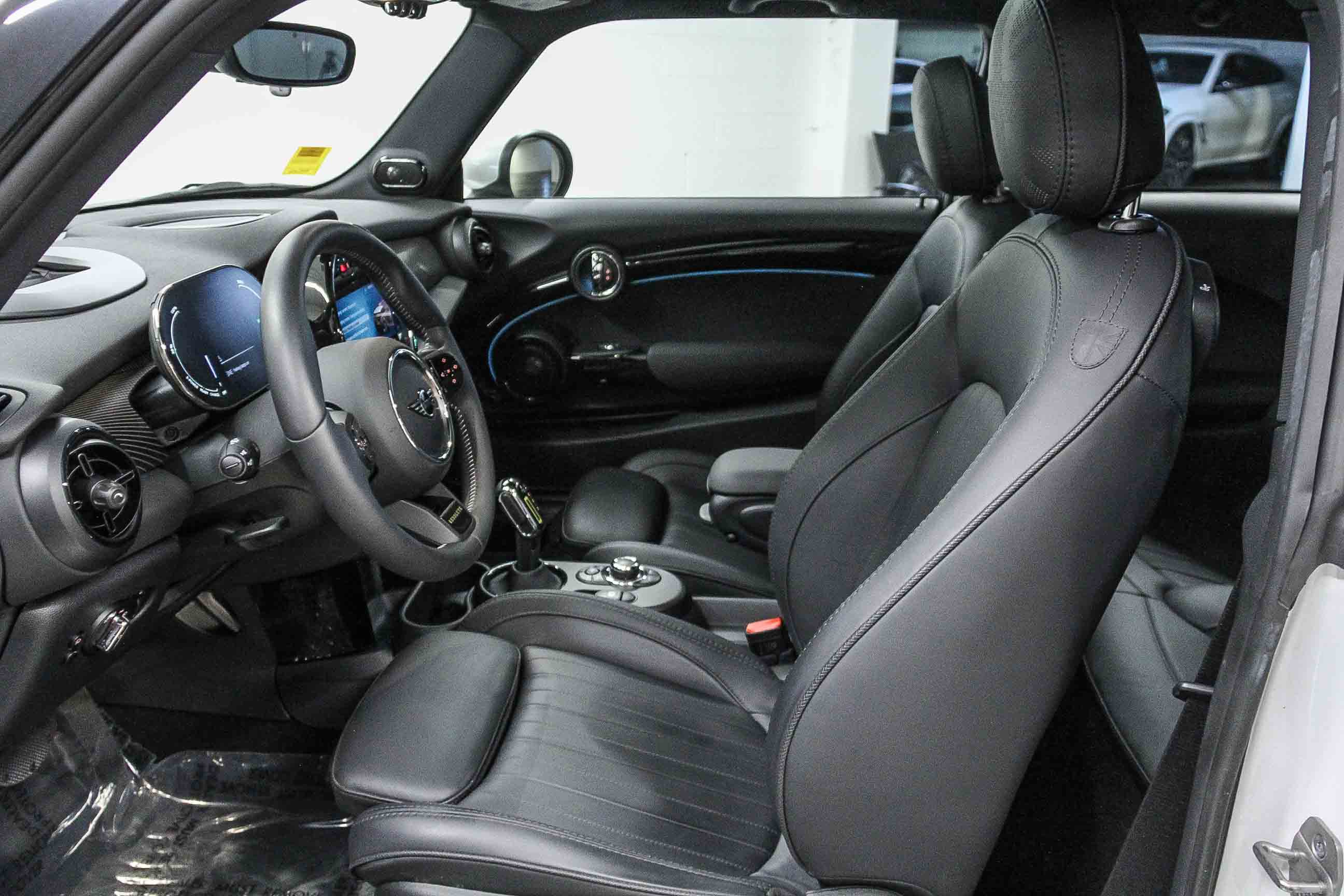 Certified 2024 MINI Cooper SE w/ MINI Resolute Edition image 19