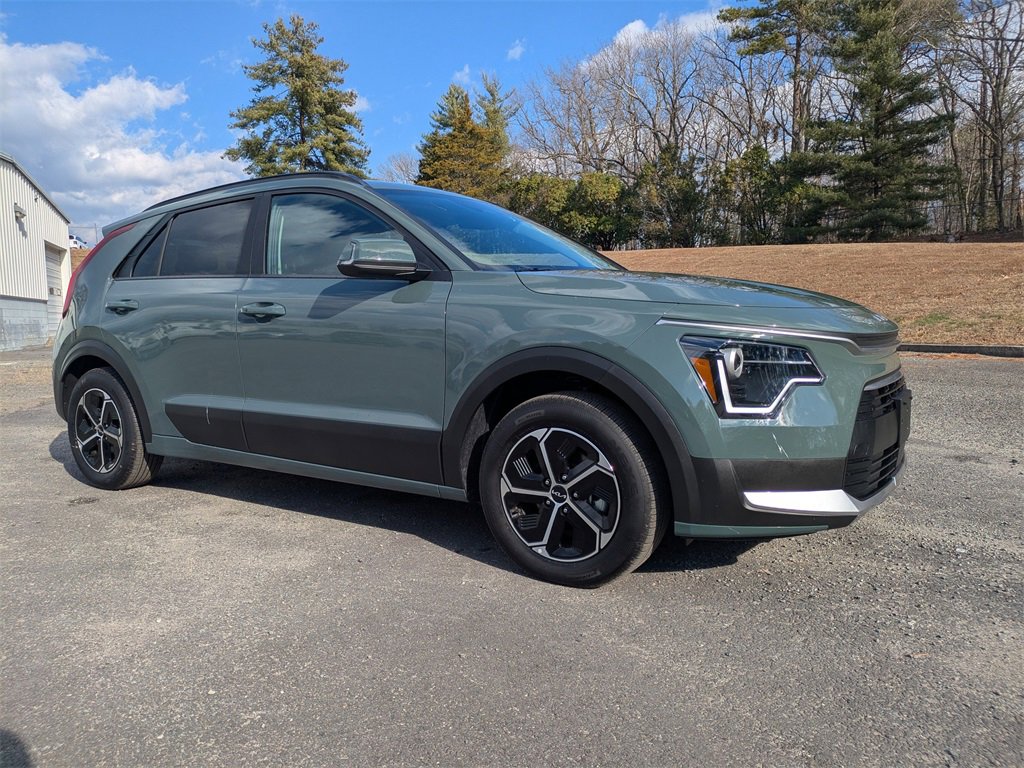 Used 2025 Kia Niro EX image 2