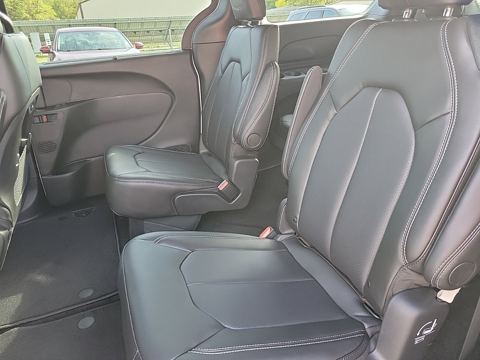 New 2027 Chrysler Pacifica Select FWD image 13