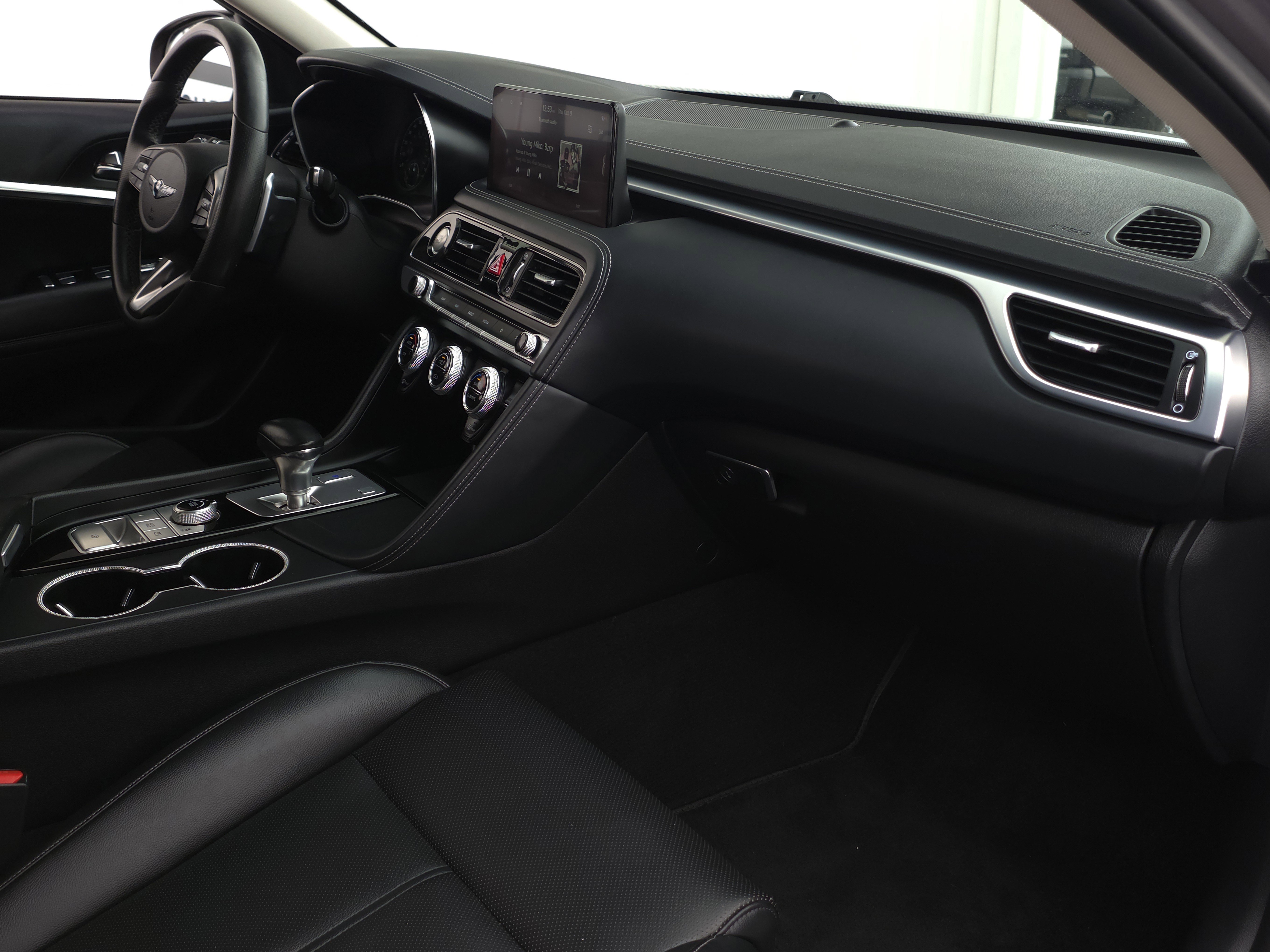 Used 2022 Genesis G70 2.0T image 30