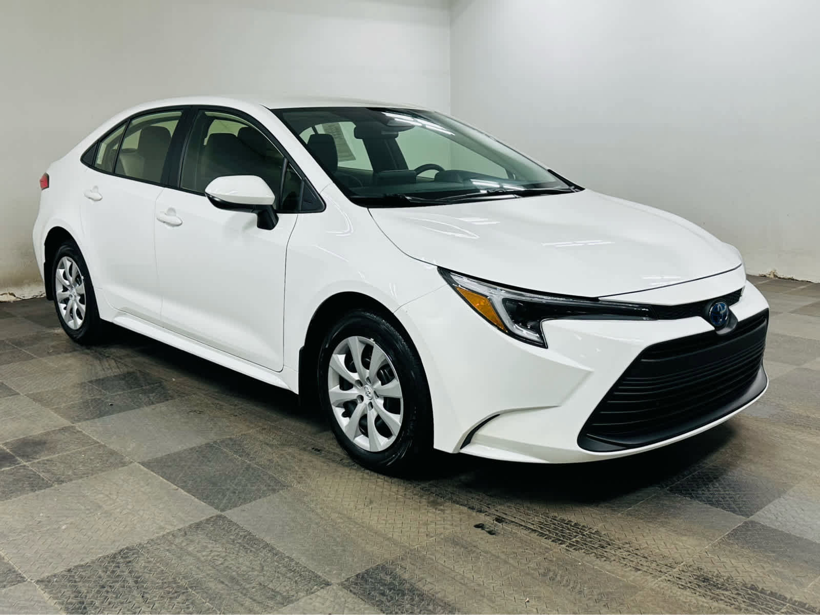 Certified 2024 Toyota Corolla LE FWD image 1
