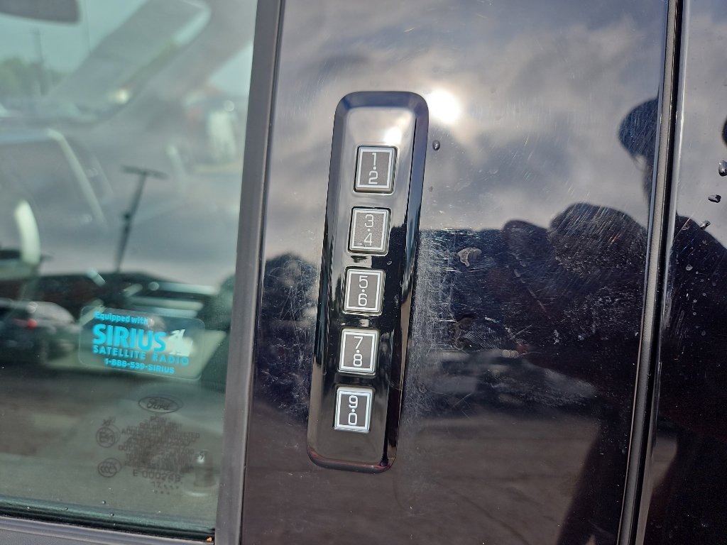 Used 2018 Ford F150 Lariat RWD image 10