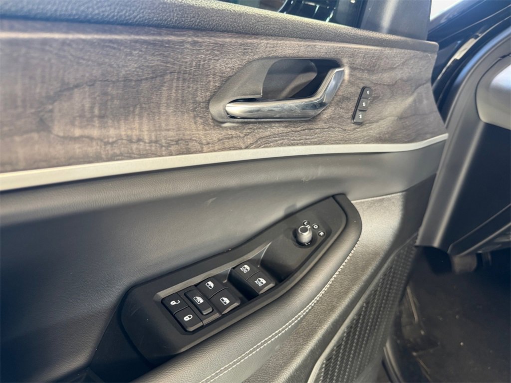 New 2025 Jeep Grand Cherokee L Limited w/ Black Appearance Package image 14