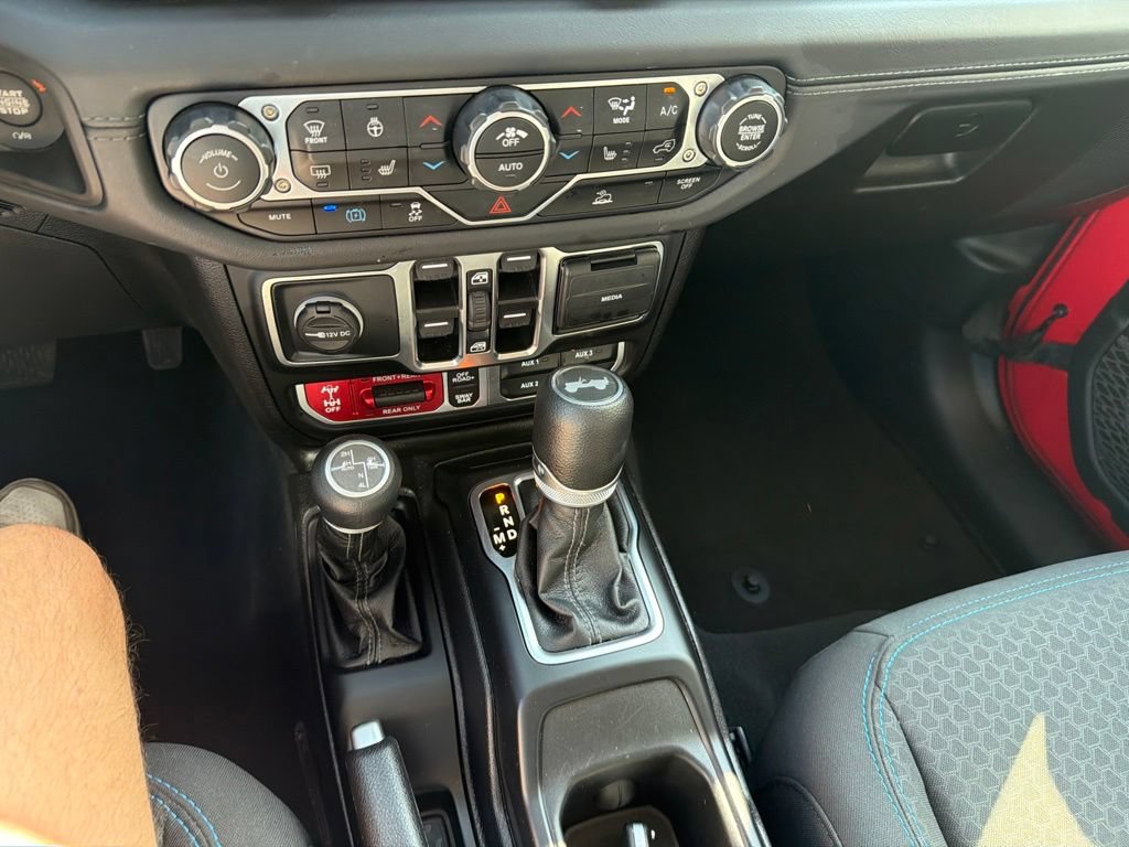 Used 2025 Jeep Wrangler Unlimited Rubicon 4xe w/ Convenience Group AWD/4WD image 23