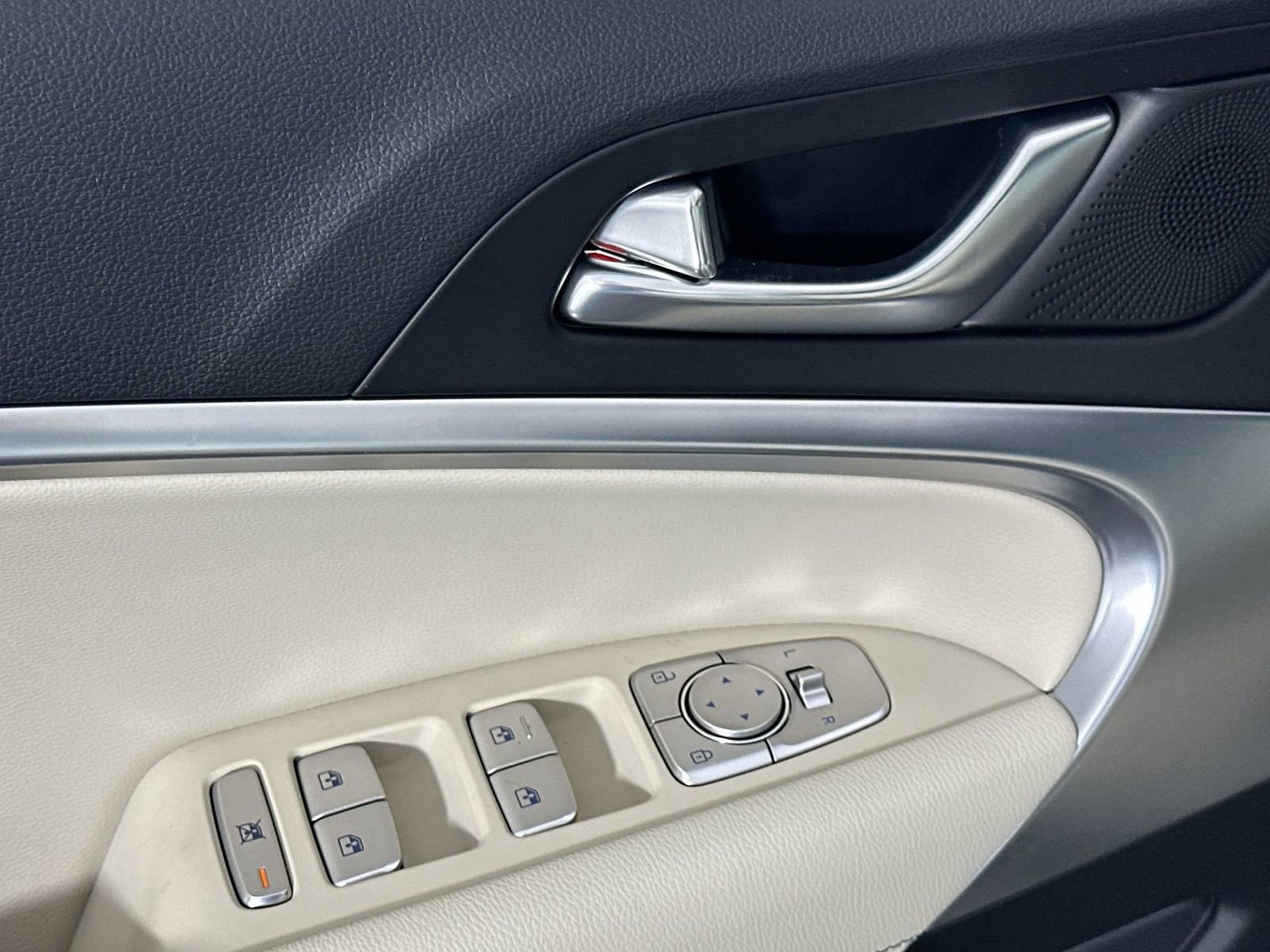 Used 2026 Genesis G70 2.5T image 13