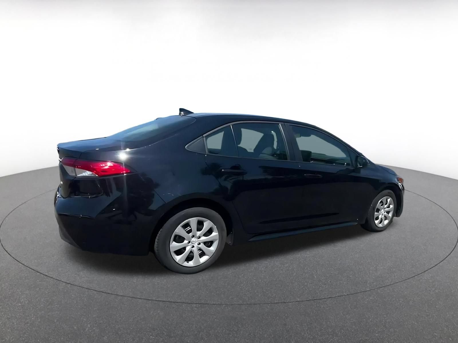 Used 2025 Toyota Corolla LE FWD image 15