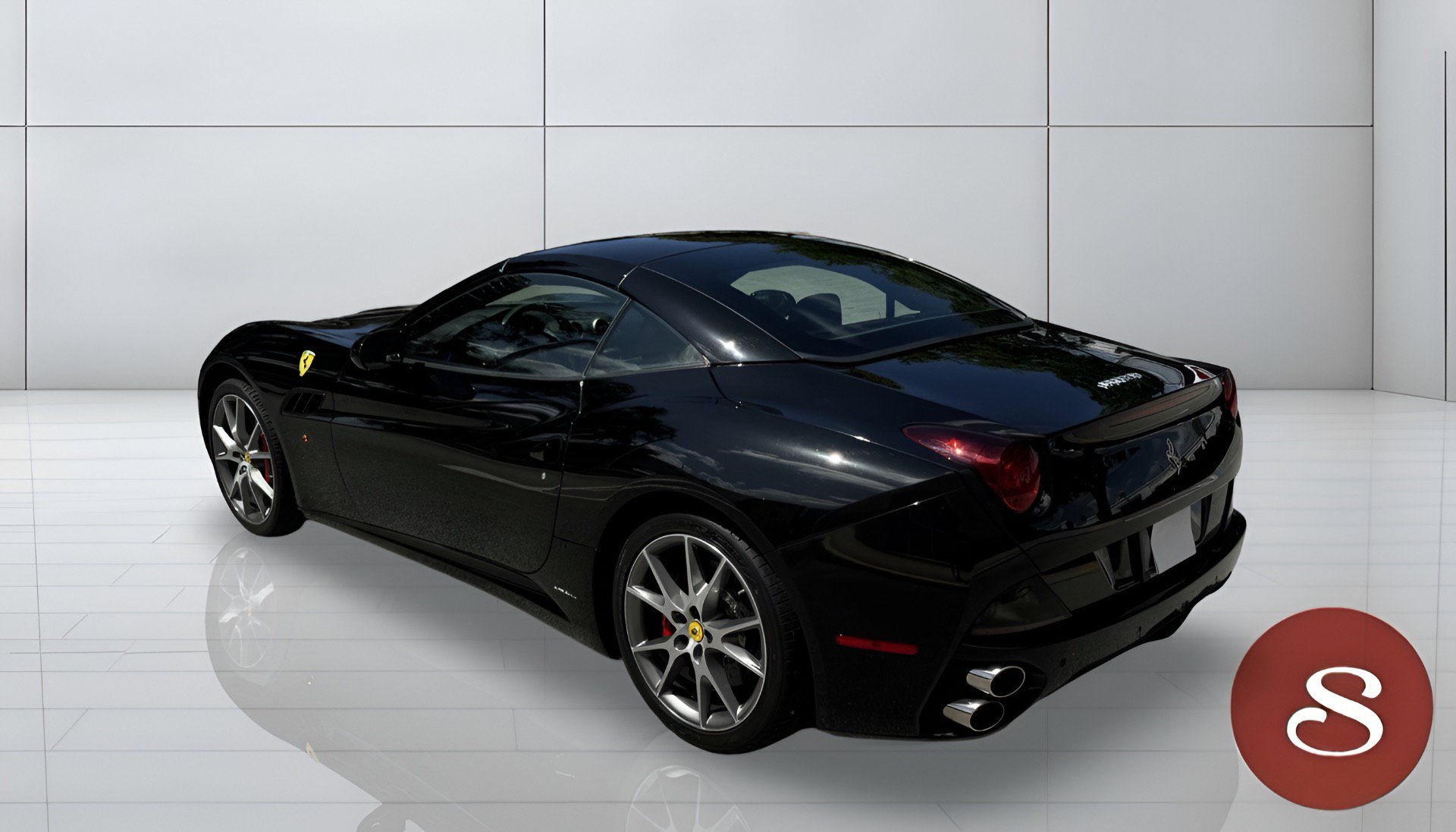Used 2011 Ferrari California RWD image 2