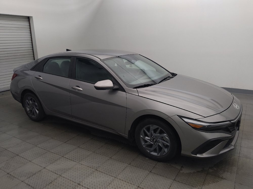 Used 2024 Hyundai Elantra Blue FWD image 11