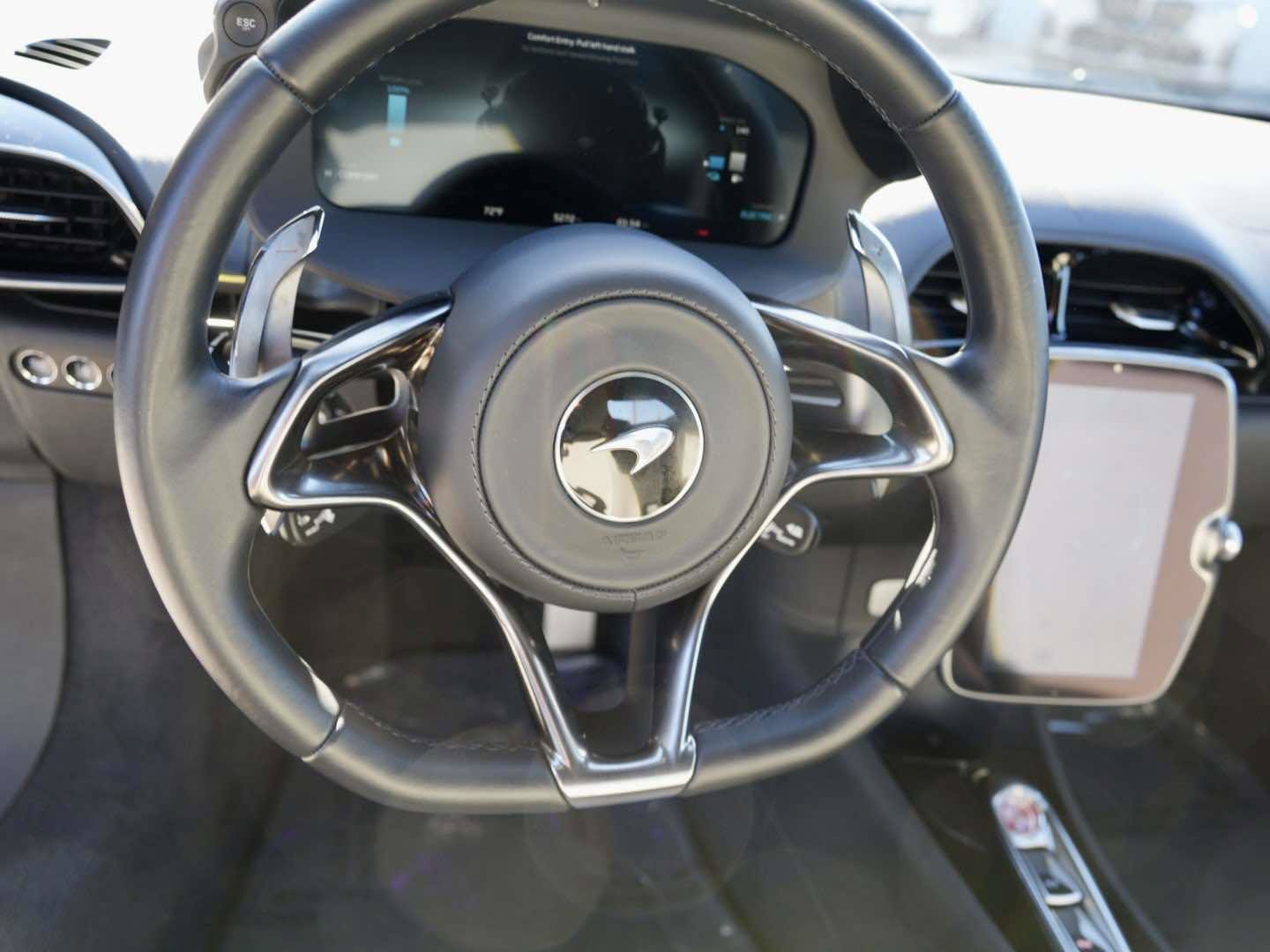 Used 2023 McLaren Artura image 13