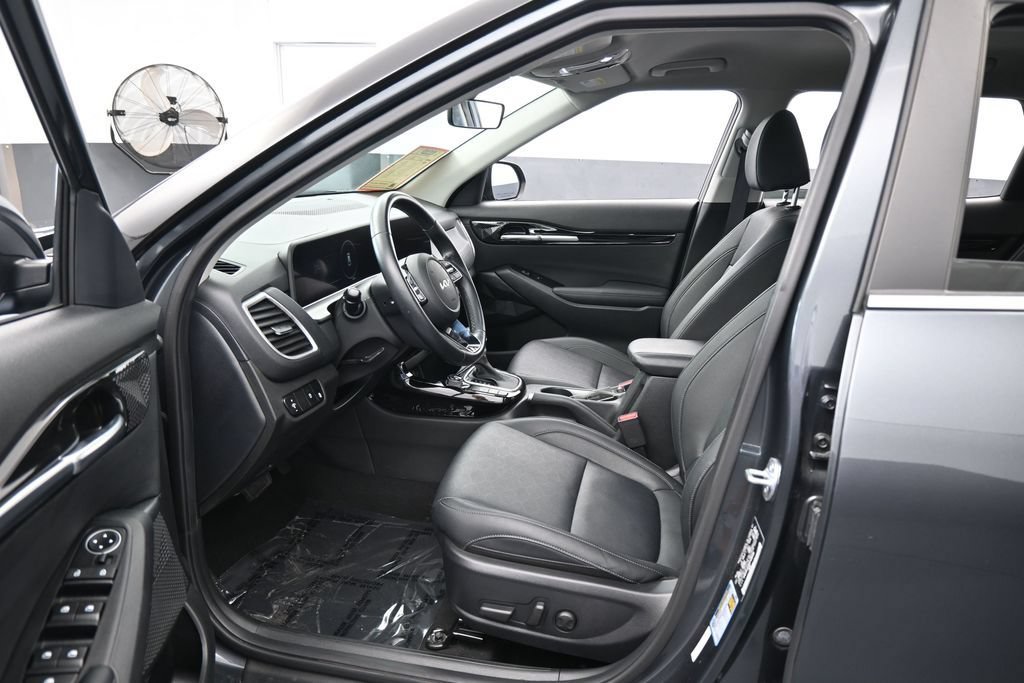 Used 2024 Kia Seltos EX FWD image 10