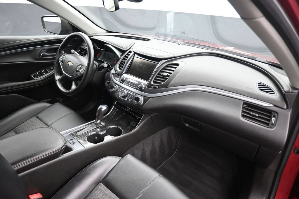 Used 2019 Chevrolet Impala LT FWD image 41