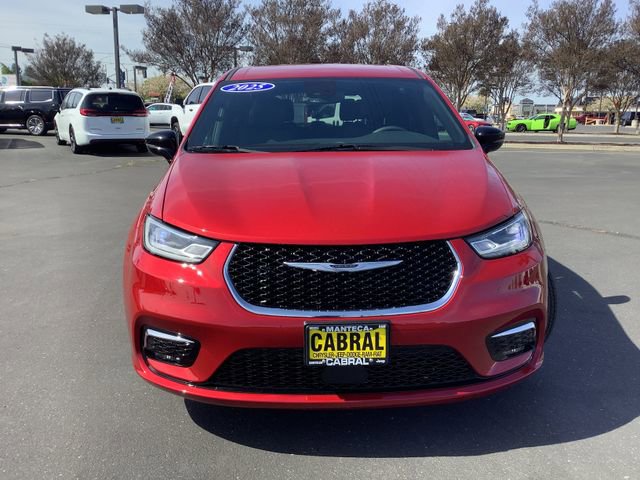 Used 2025 Chrysler Pacifica Select image 4