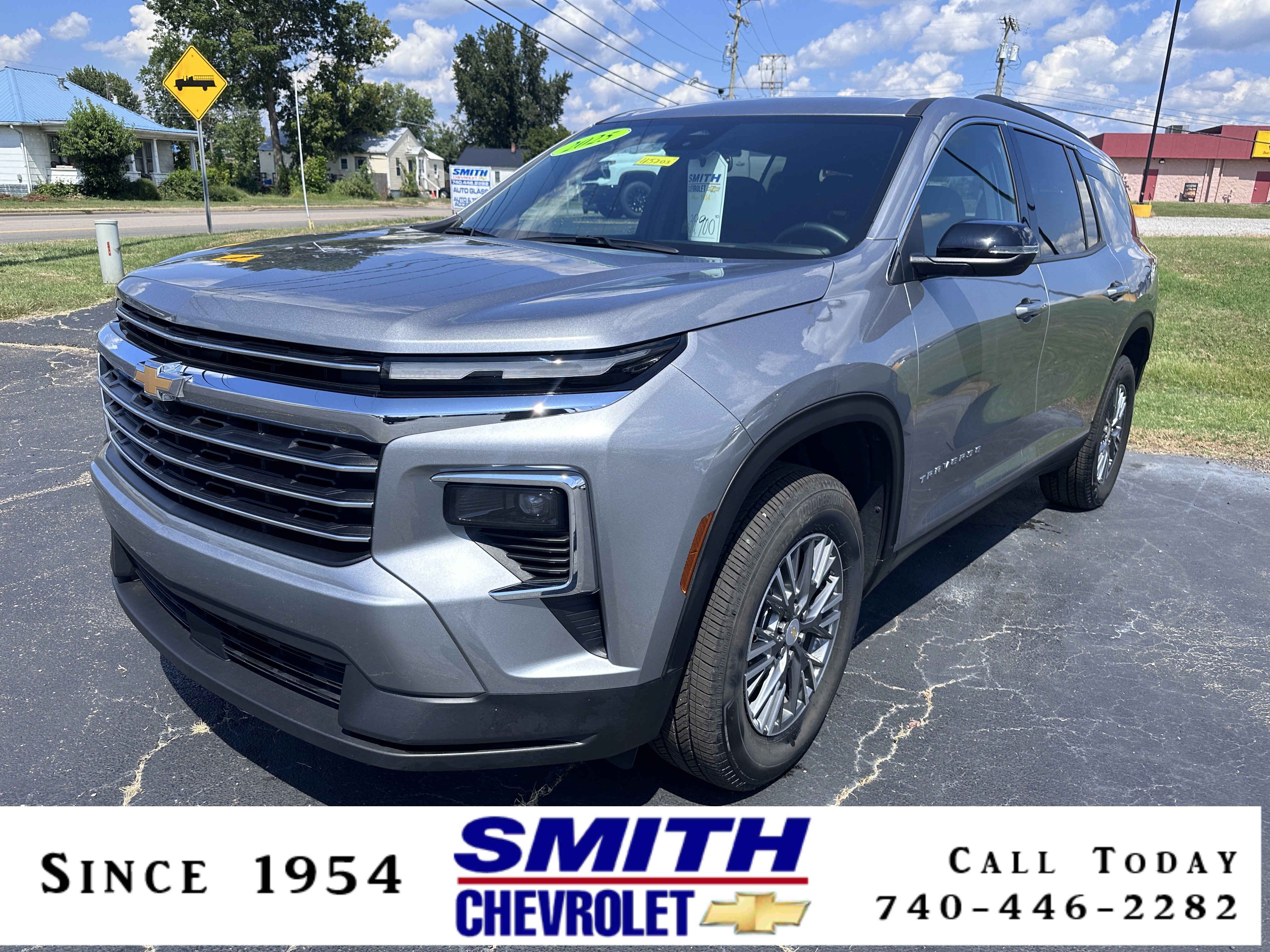 Used 2025 Chevrolet Traverse LT
