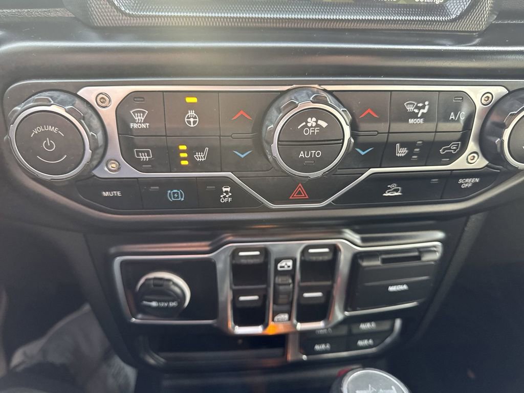 Used 2022 Jeep Wrangler Unlimited Sahara w/ Cold Weather Group image 19