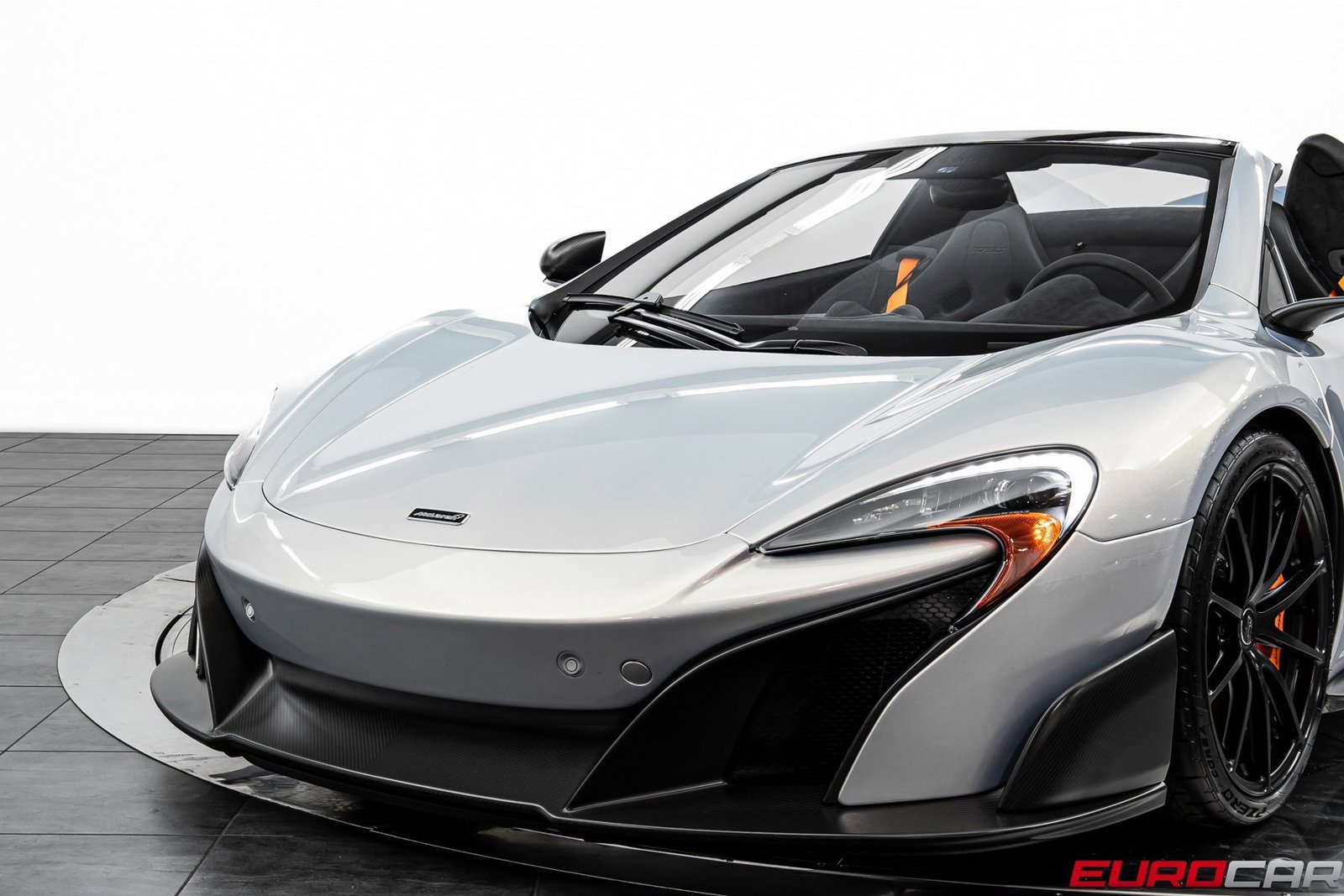 Used 2016 McLaren 675LT Spider image 17