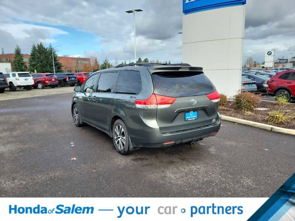 Used 2014 Toyota Sienna XLE image 4
