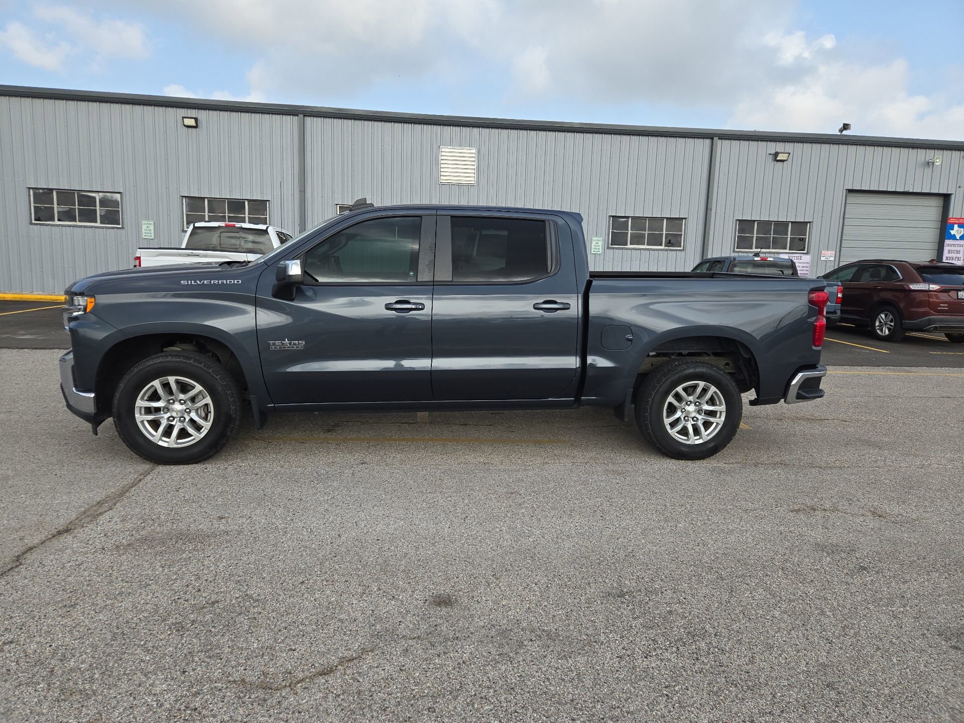 Used 2021 Chevrolet Silverado 1500 LT RWD image 2