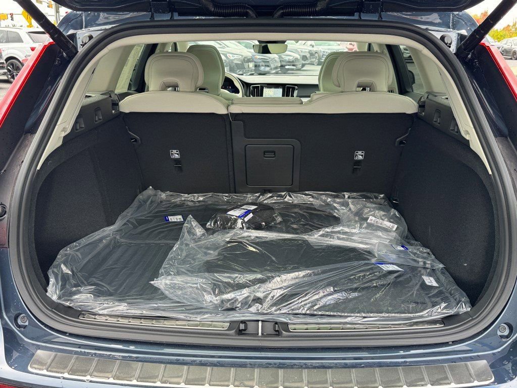 New 2026 Volvo V60 B5 Cross Country Plus w/ Protection Package Premier image 15