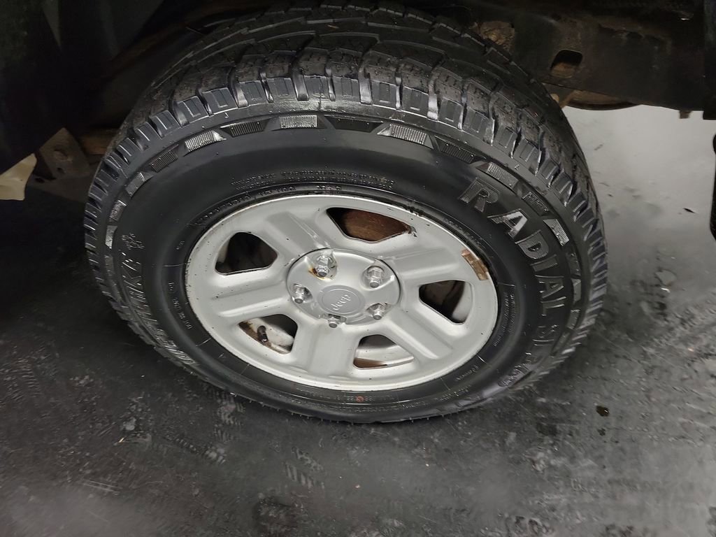 Used 2016 Jeep Wrangler Unlimited Sport w/ Connectivity Group image 11