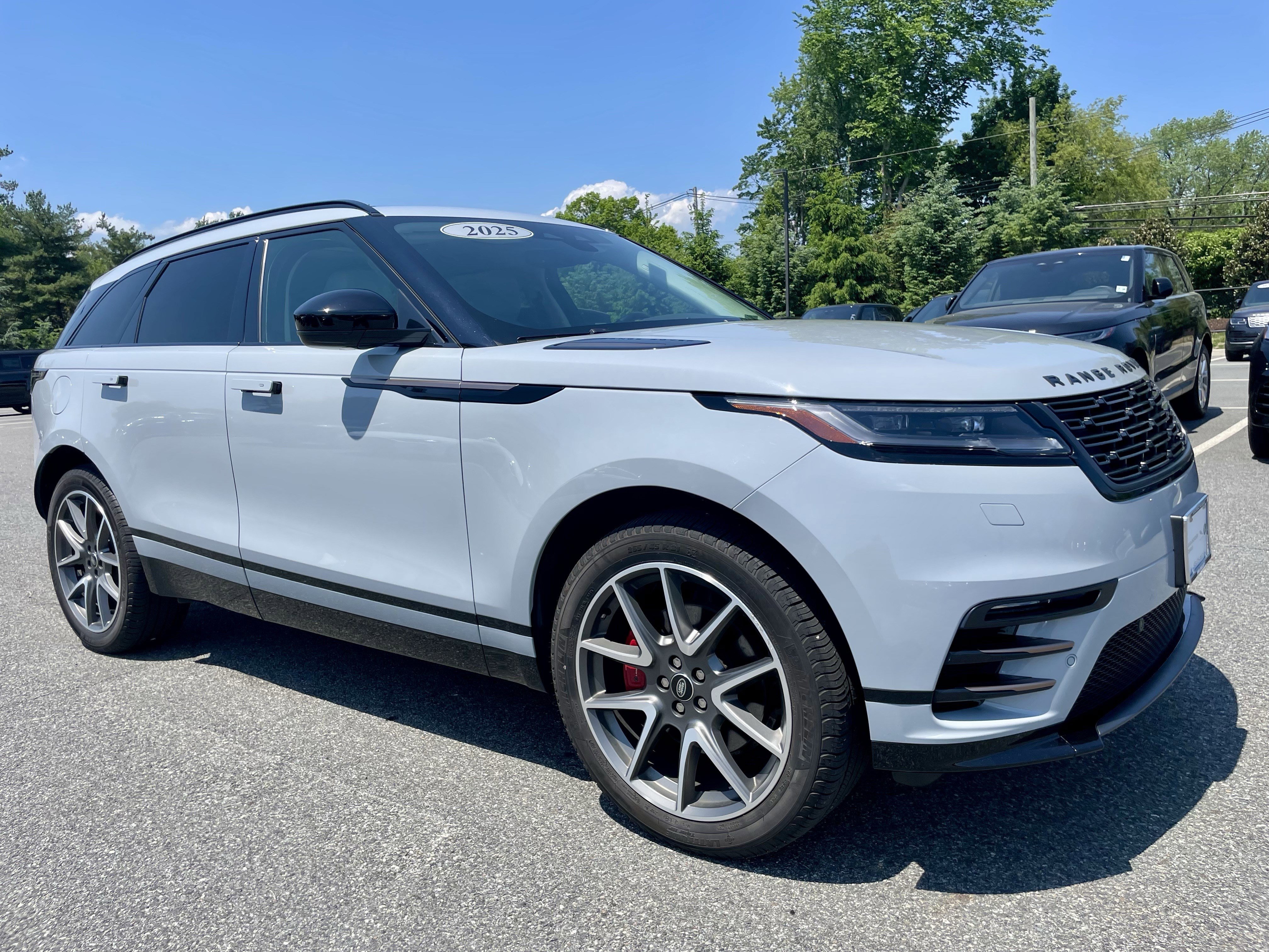 Certified 2025 Land Rover Range Rover Velar Dynamic SE AWD/4WD image 3