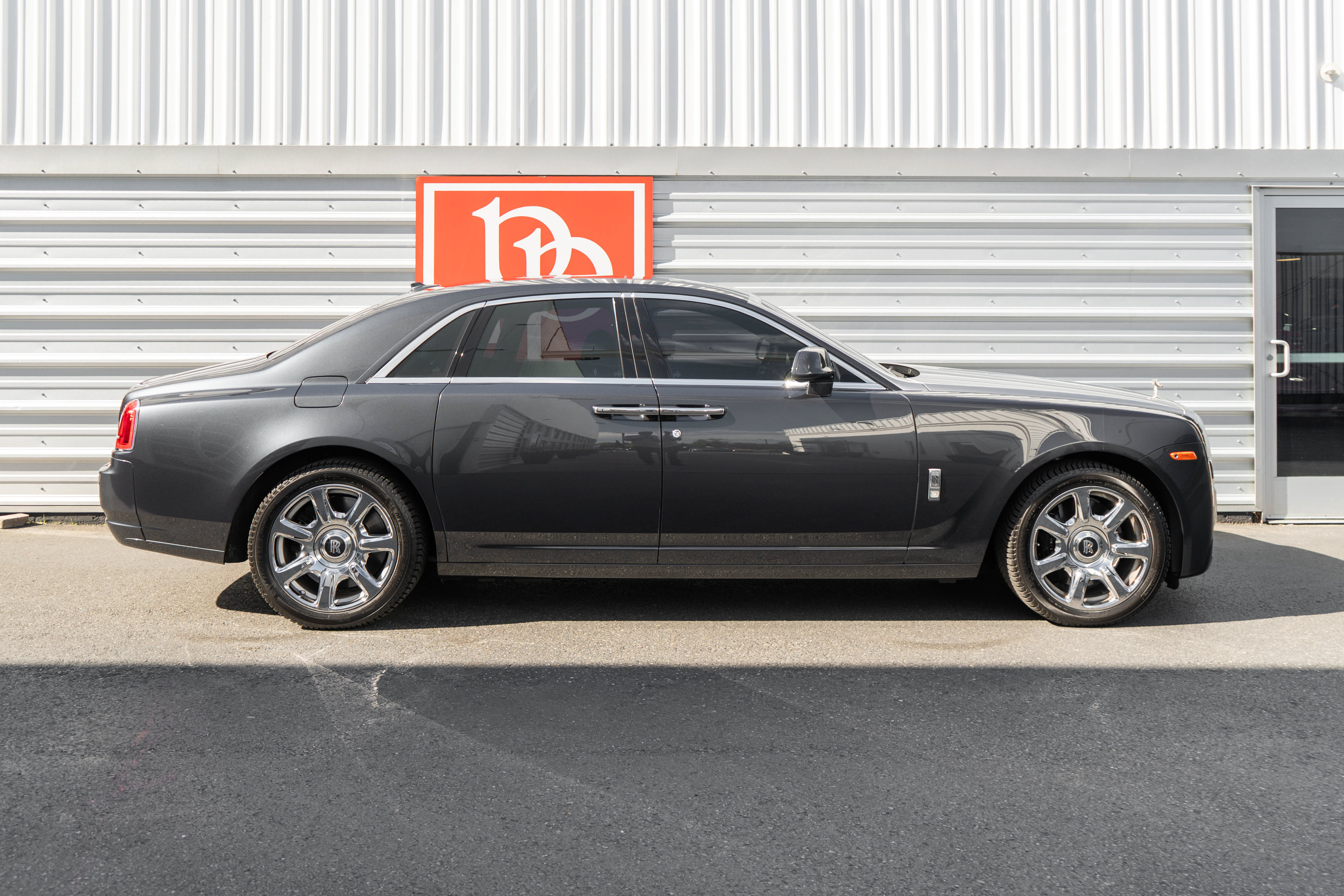 Used 2017 Rolls-Royce Ghost RWD image 48