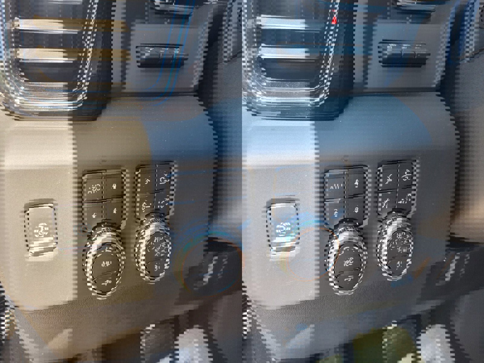 New 2026 GMC Sierra 2500 Denali Ultimate w/ Max Trailering Package image 23