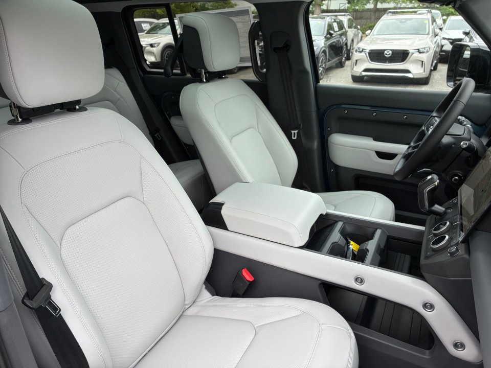 New 2026 Land Rover Defender 110 X-Dynamic SE AWD/4WD image 28