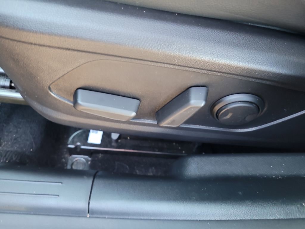 Used 2022 Hyundai Santa Cruz Limited image 16