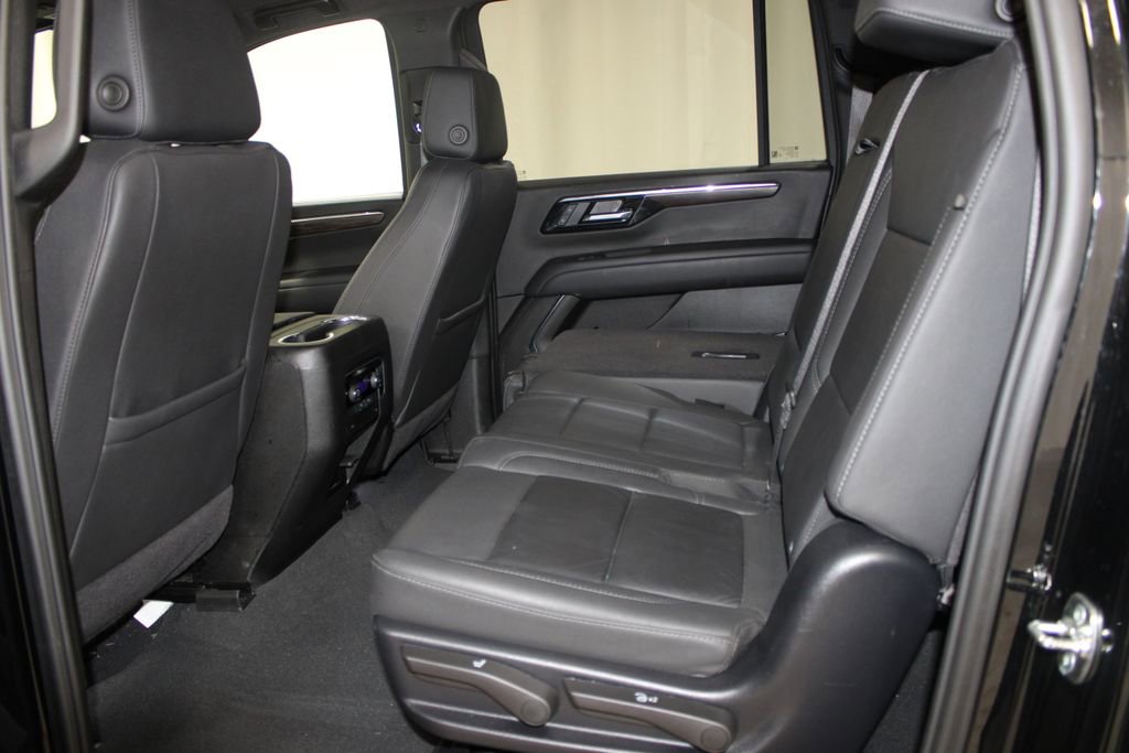 Used 2025 Chevrolet Suburban Z71 image 35
