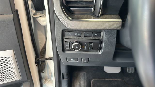 Used 2023 Ford F250 Platinum w/ FX4 Off-Road Package AWD/4WD image 16