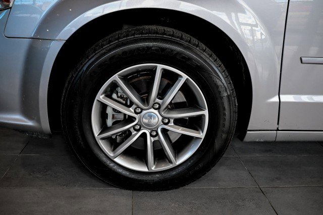 Used 2017 Dodge Grand Caravan SE FWD image 42