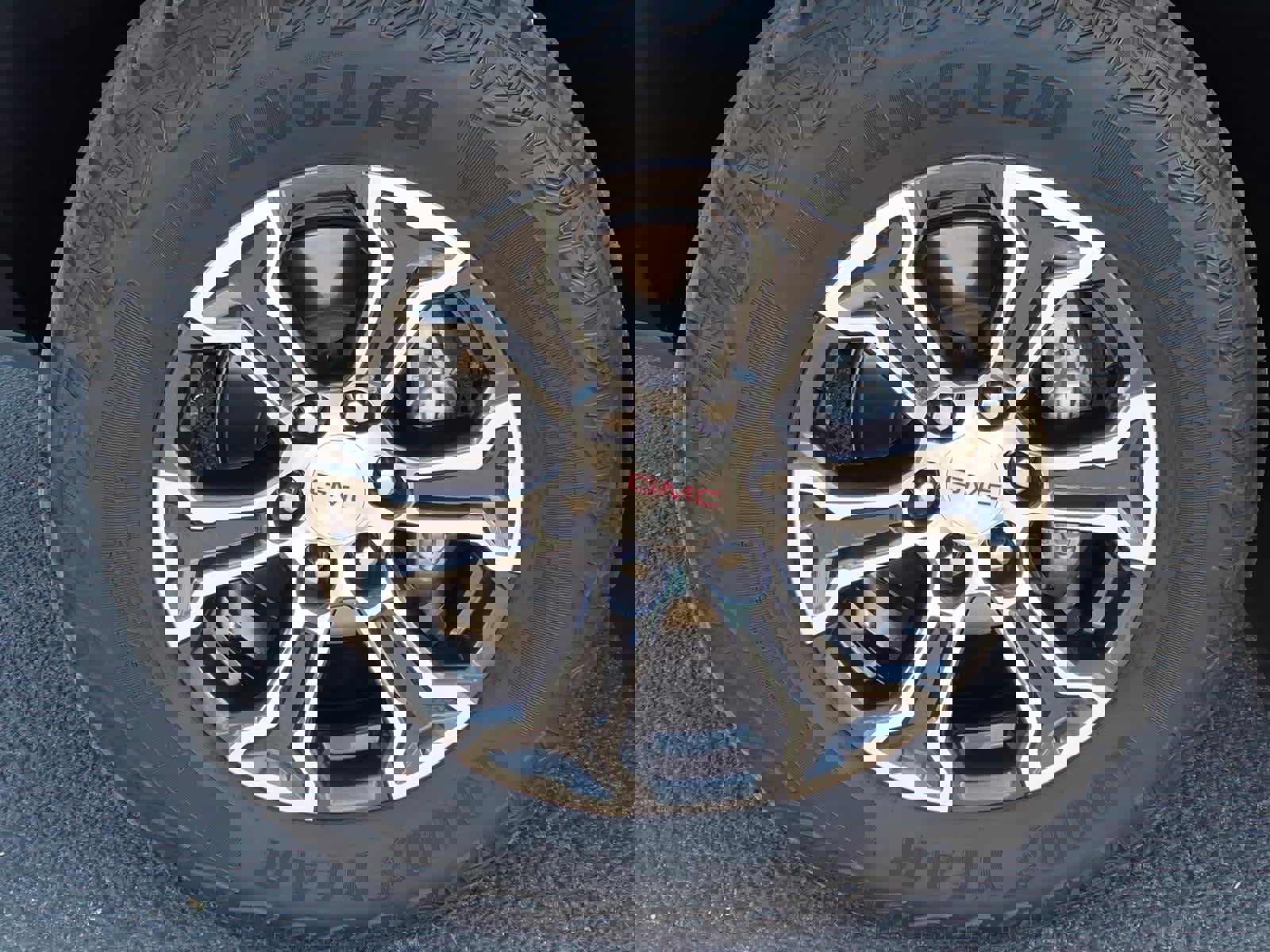 Used 2024 GMC Canyon AT4 w/ AT4 Premium Package image 13