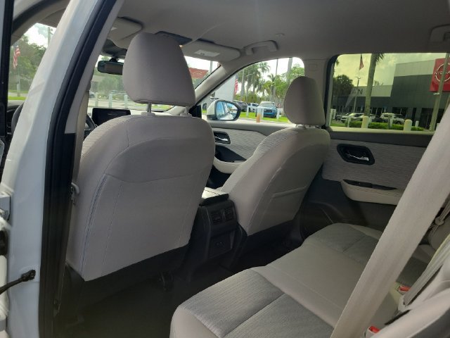 Used 2023 Nissan Rogue SV FWD image 11