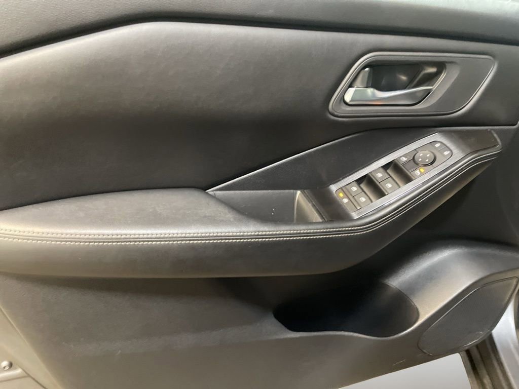 Used 2024 Nissan Rogue SV AWD/4WD image 15