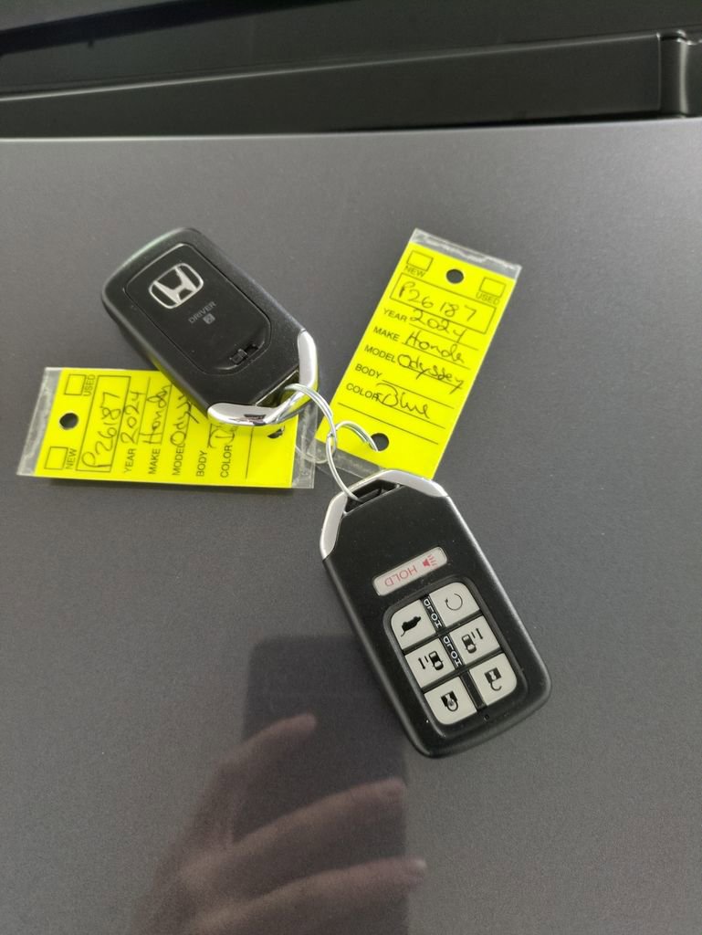 Used 2024 Honda Odyssey Elite image 32