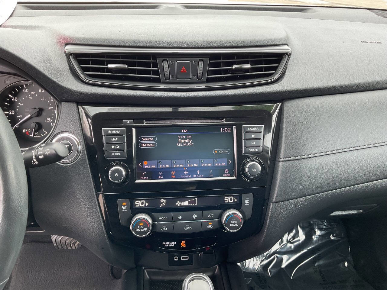 Used 2018 Nissan Rogue SV w/ Premium Package image 24