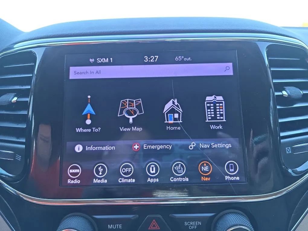 Used 2019 Jeep Grand Cherokee Limited w/ Luxury Group II image 32