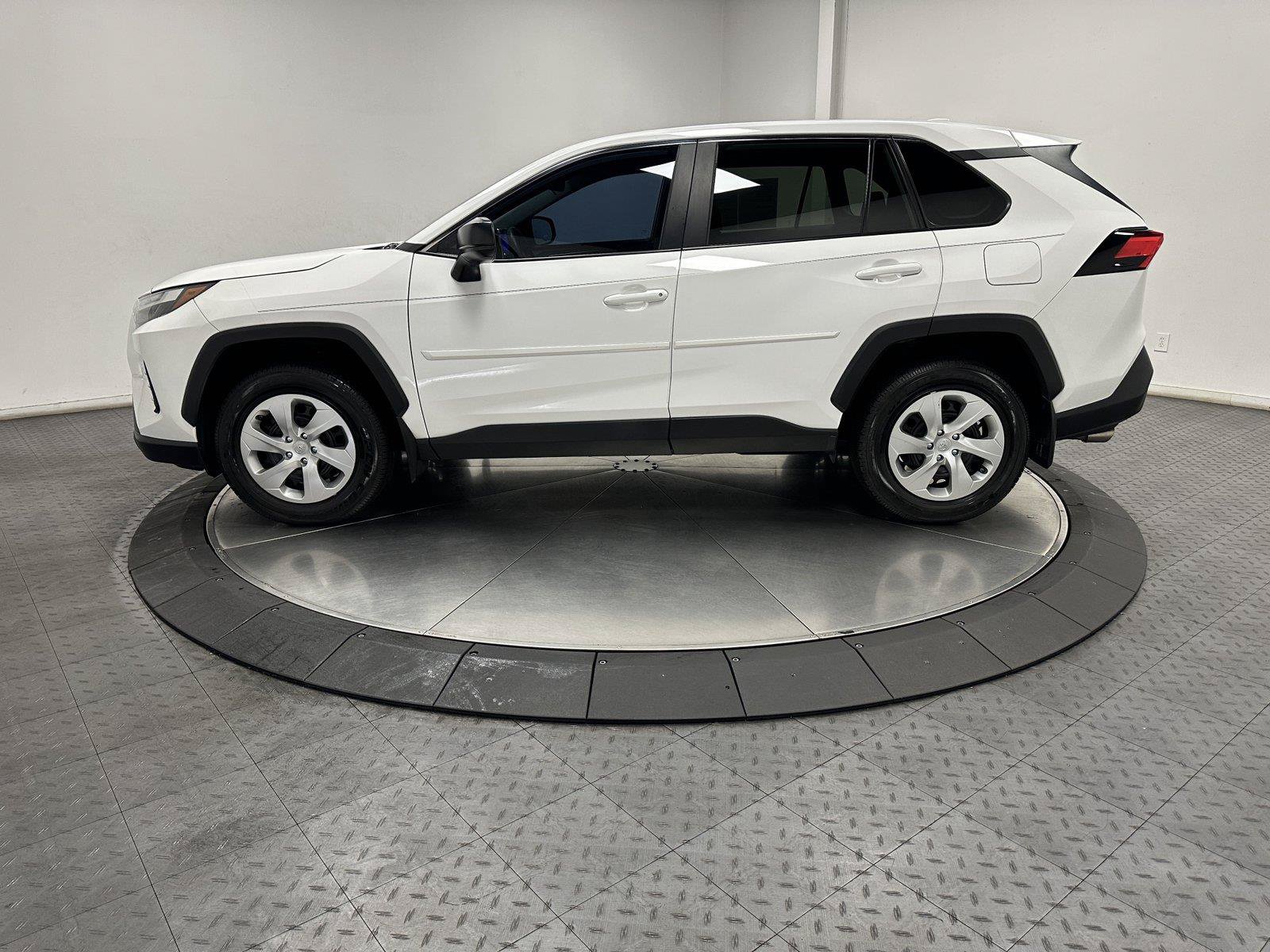Used 2023 Toyota RAV4 LE AWD/4WD image 8