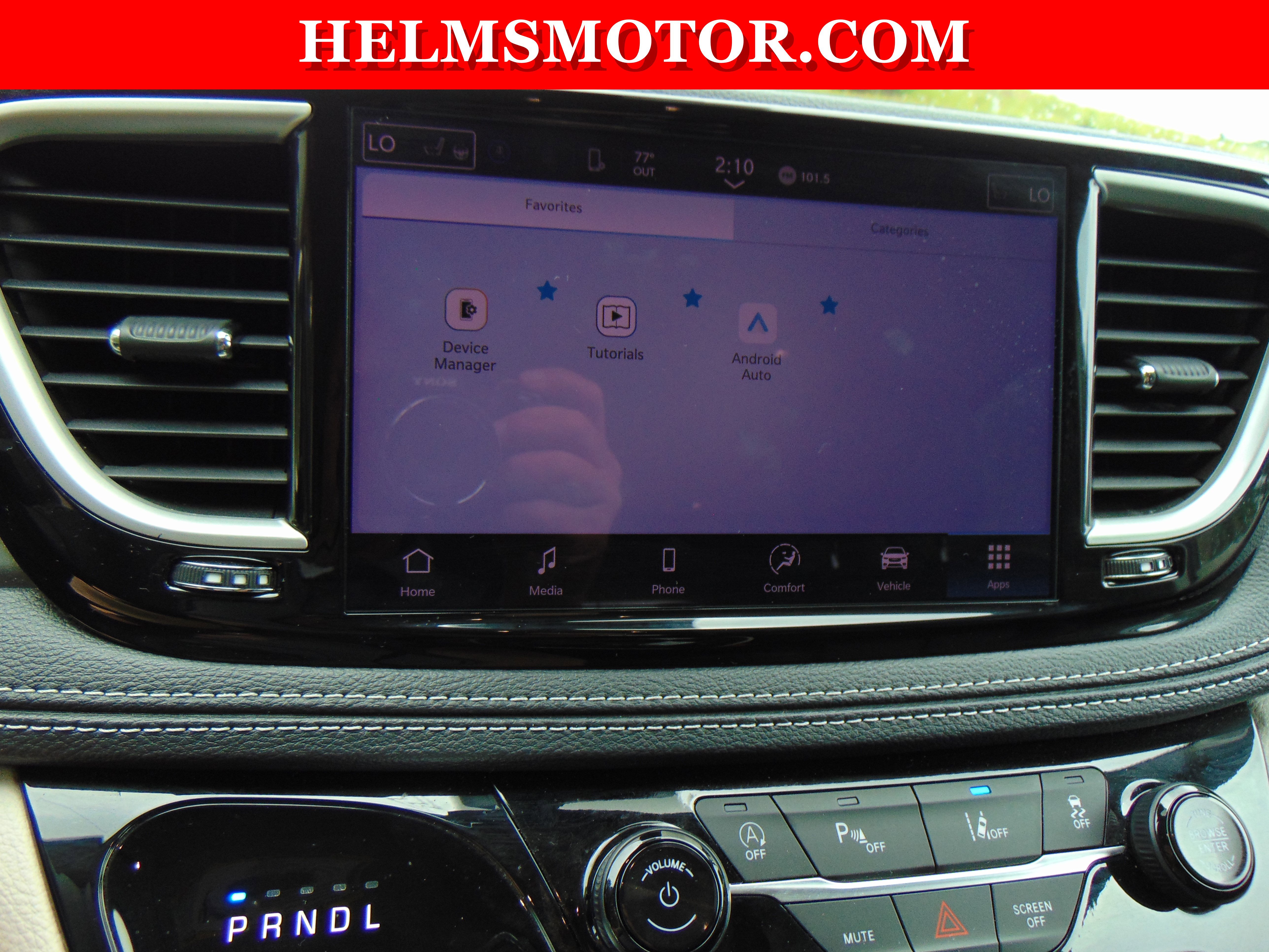 Used 2024 Chrysler Pacifica Touring-L image 30