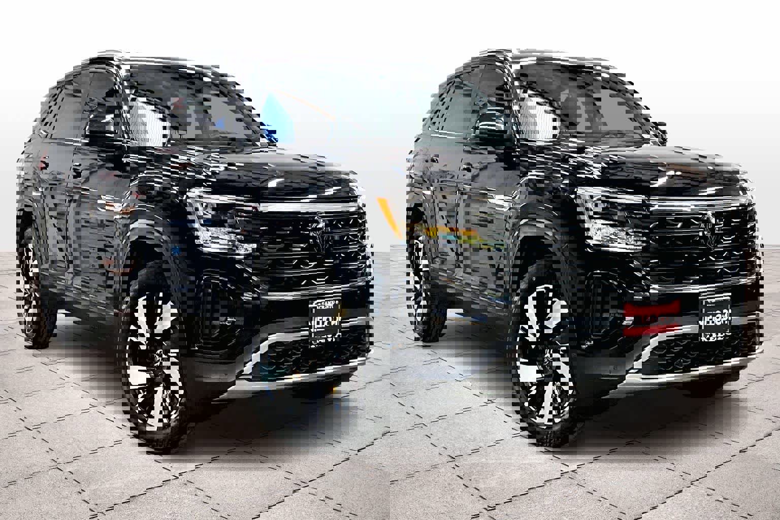 Used 2024 Volkswagen Atlas Cross Sport SE image 2