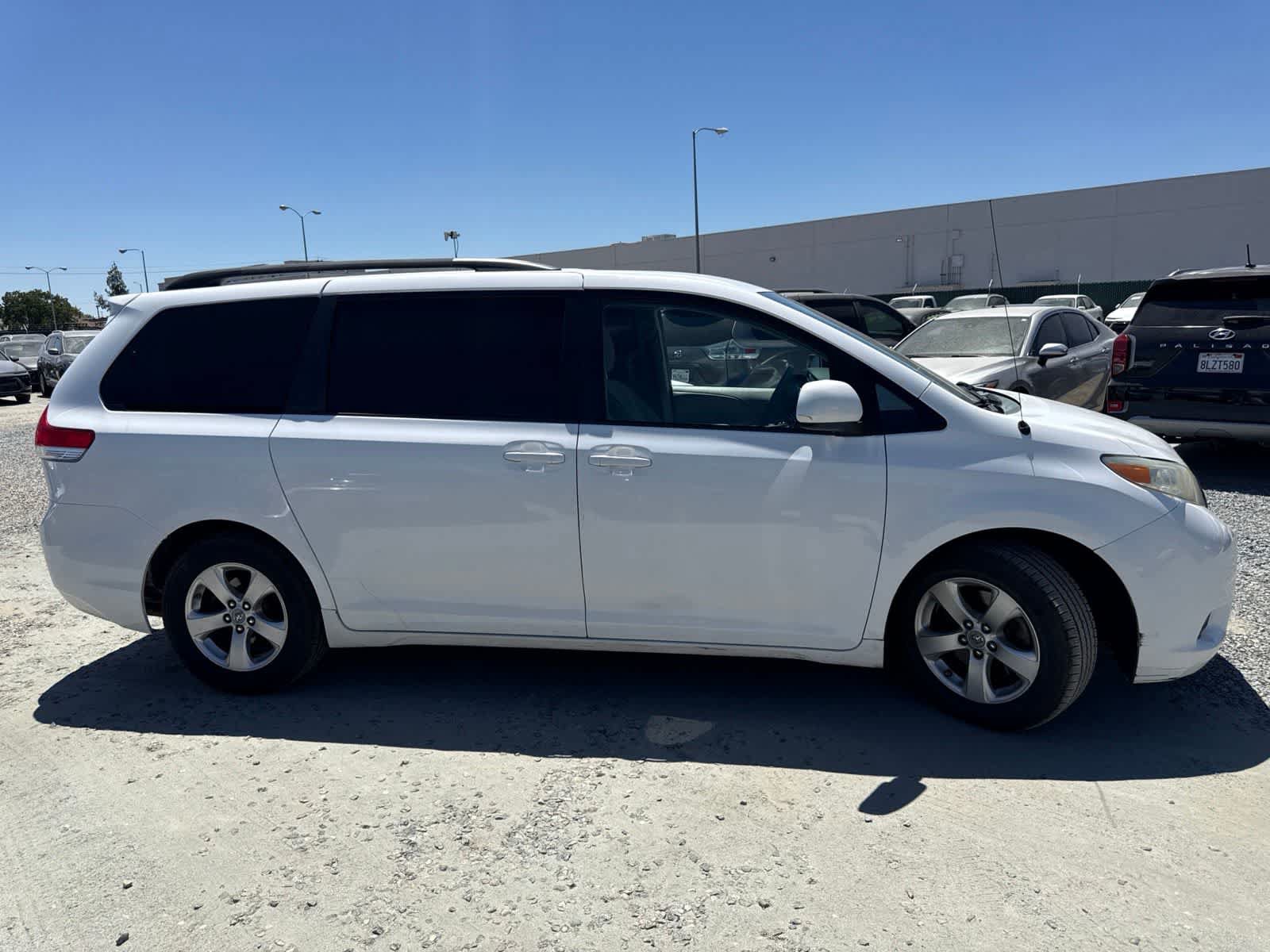 Used 2012 Toyota Sienna LE FWD image 3