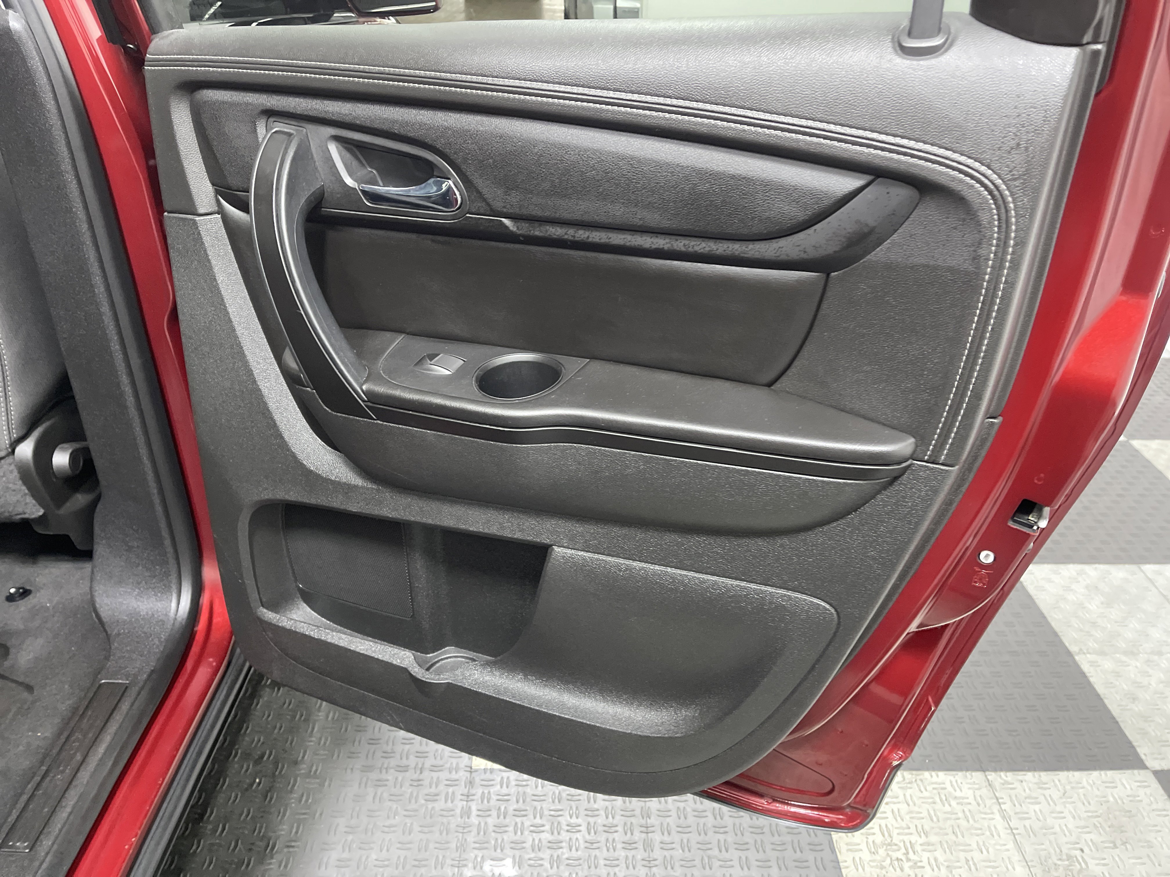 Used 2015 Chevrolet Traverse LT w/ Style and Technology Package image 25