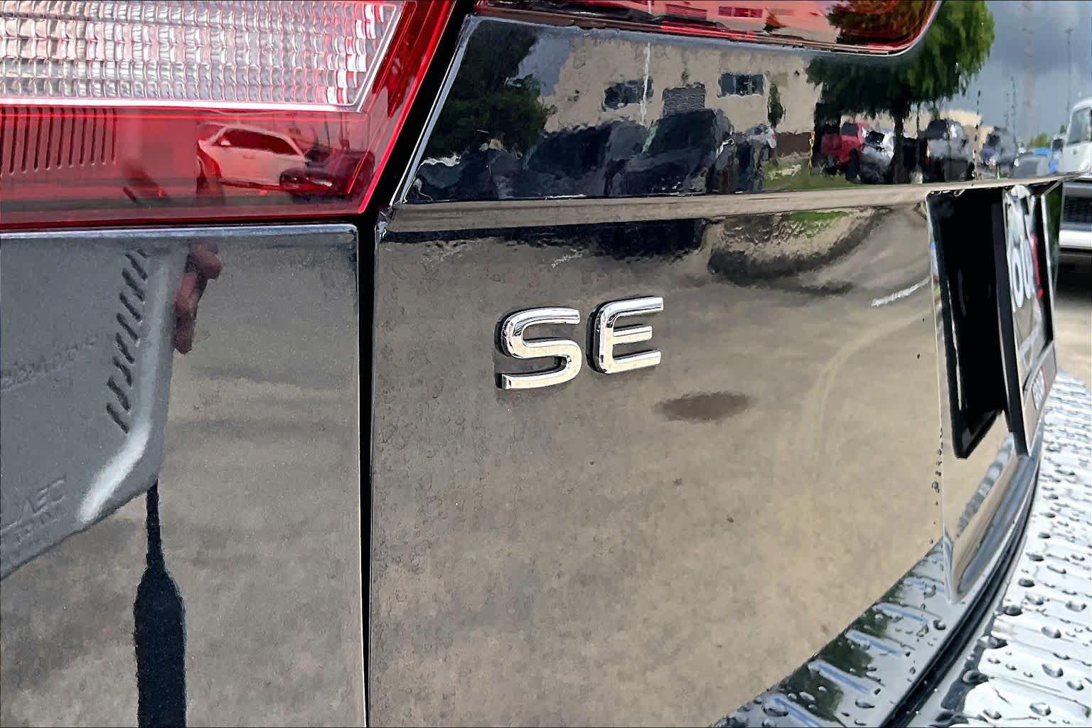 Used 2023 Volkswagen Tiguan SE FWD image 9