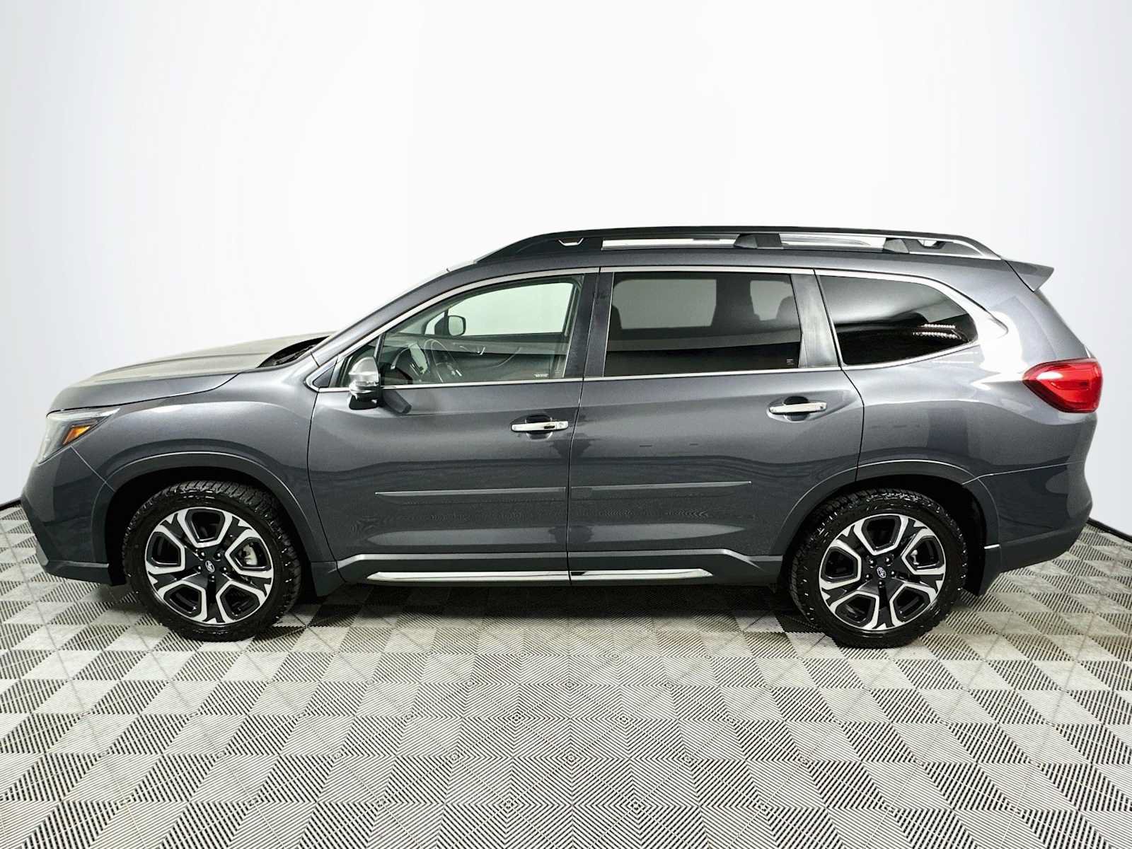 Used 2023 Subaru Ascent Touring AWD/4WD image 4