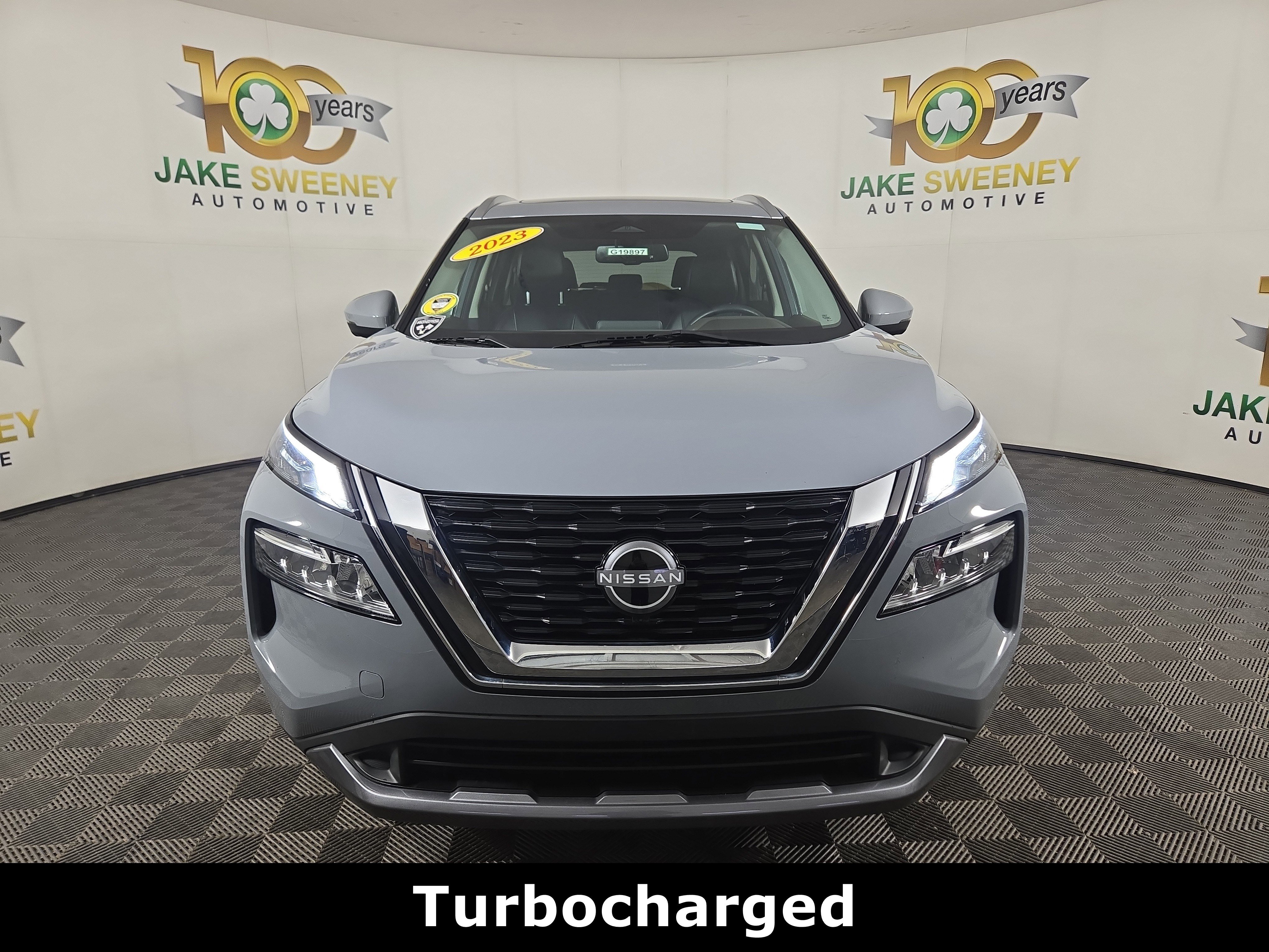 Used 2023 Nissan Rogue SL image 2