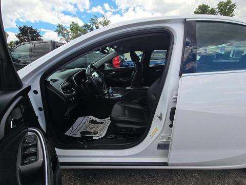 Used 2020 Chevrolet Malibu LT w/ Leather Package FWD image 3